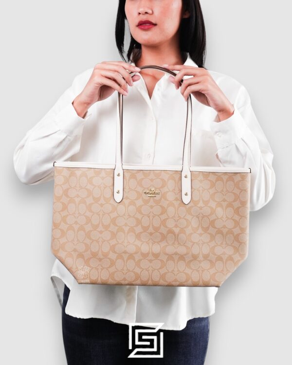 Coach City Tote Bag In Signature Canvas White Hand Style Number CCQ28