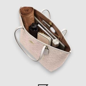 ⁦Coach City Tote Bag In Signature Canvas Khaki Style Number 5696⁩ - الصورة ⁦3⁩